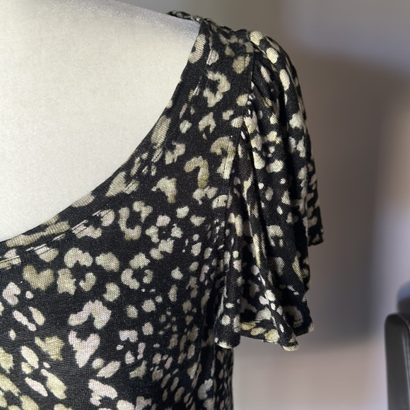 Tommy Bahama Women’s 100% Linen Green Ruffle Sleeve Top - Picture 2 of 7